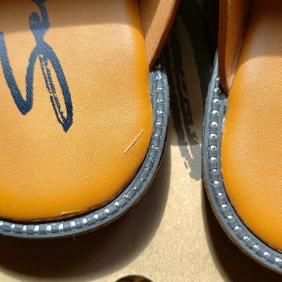 🆕️NIB Adorable Seven7 slip on sandals - Picture 6 of 8